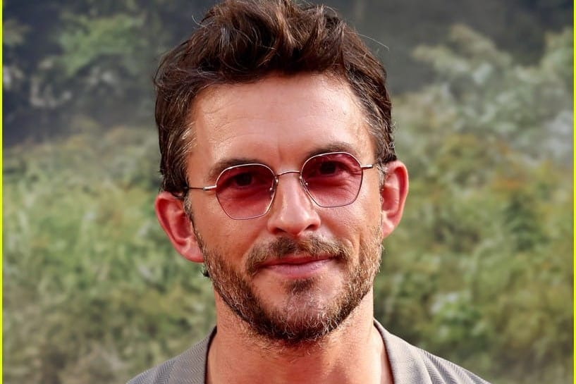 Jonathan Bailey releases “slutty little glasses” to raise funds for his new  LGBTQ+ charity