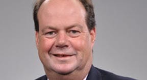 Rail Minister sees commuting conditions first hand