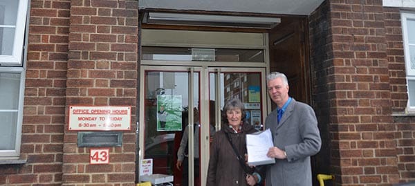 Brighton Kemptown candidate joins resident to present bus petition