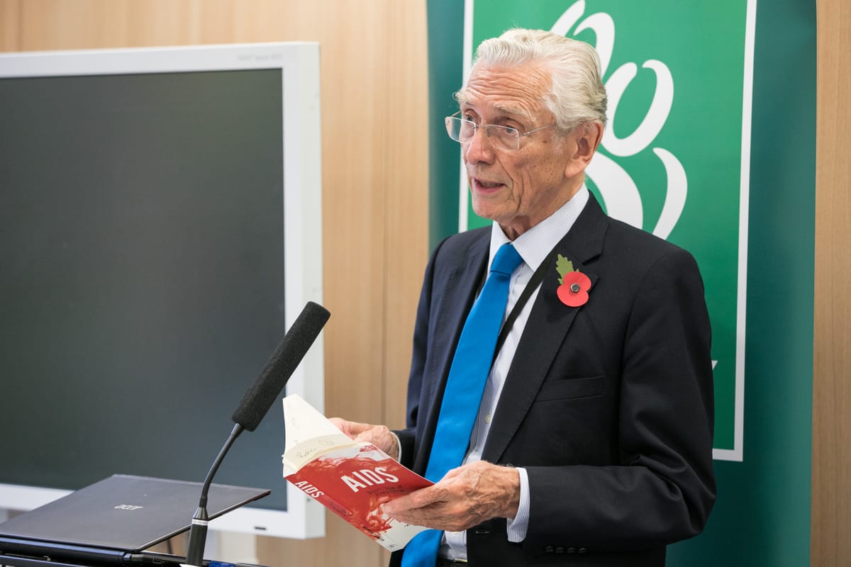 Lord Fowler visits Mildmay Hospital