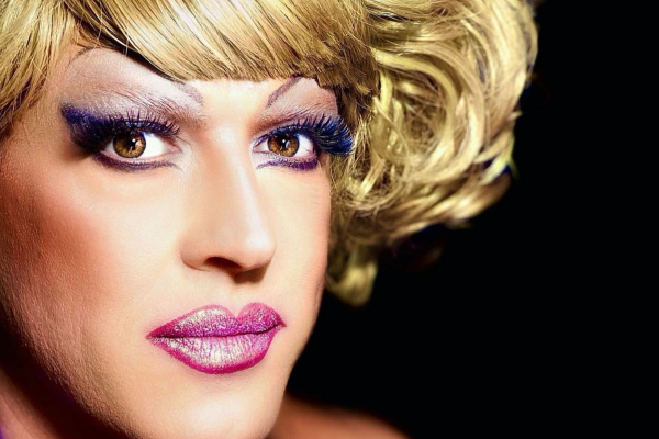 Scene from the Sofa – Five minutes with… Drag With No Name