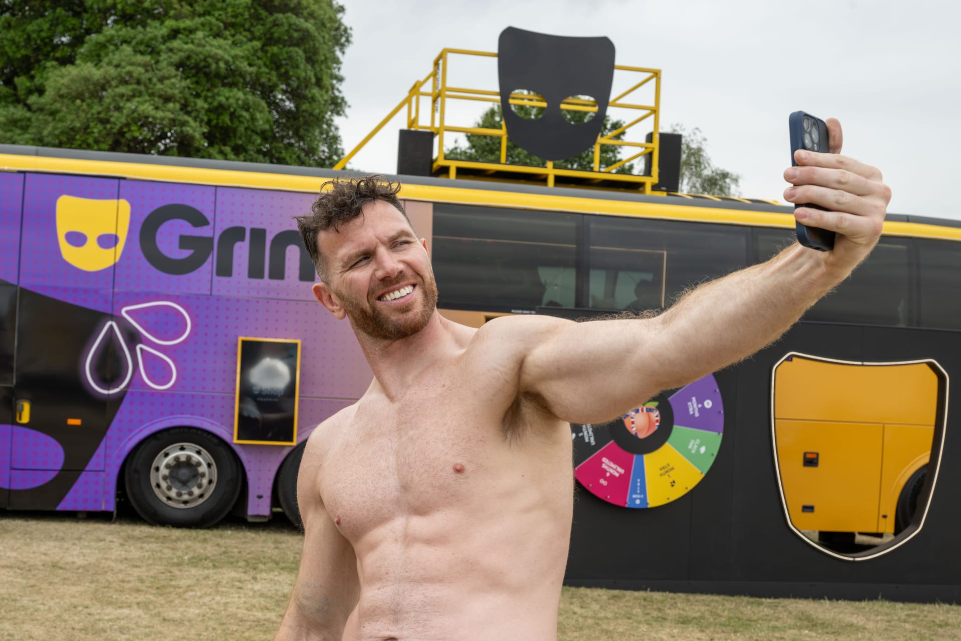 ‘Blurry gym selfies on borrowed time’ as Grindr study reveals new rules of the thirst trap