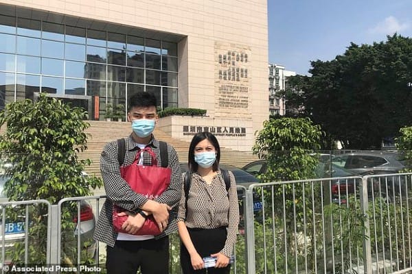 Gay flight attendant sues Chinese airline after suspension
