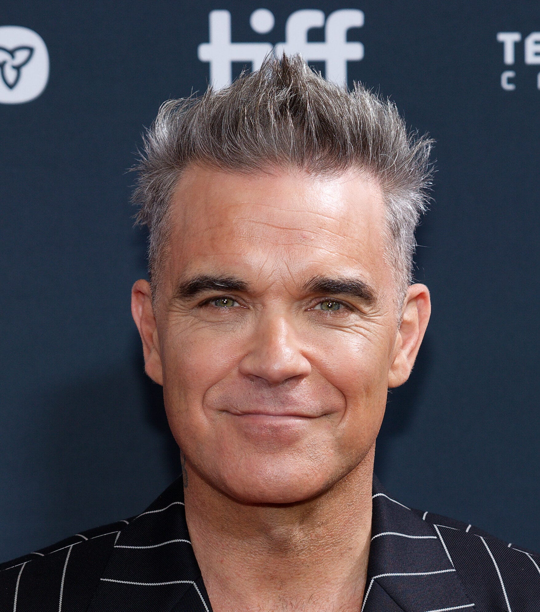 “I’ve done everything but suck a c**k.” Robbie Williams confronts speculation about his sexuality