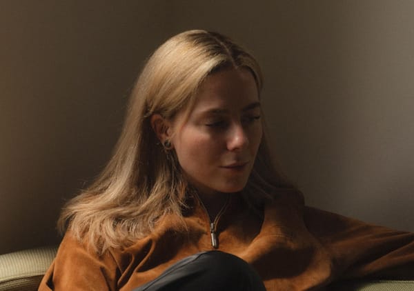 Introducing lesbian Liverpudlian soul singer Lois Levin