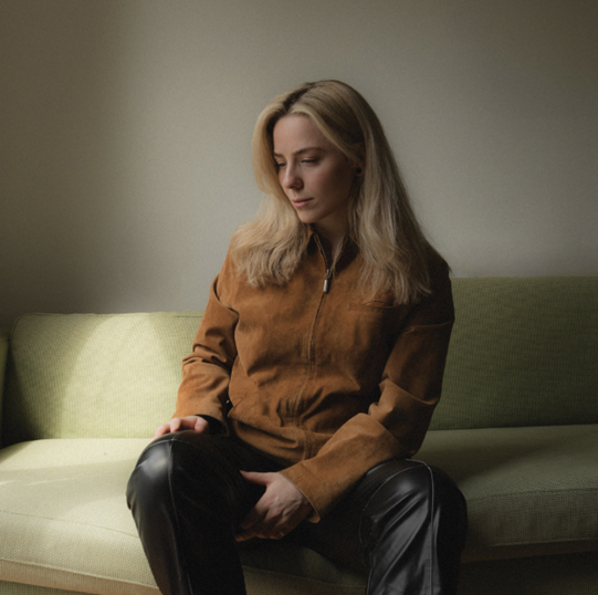 Introducing lesbian Liverpudlian soul singer Lois Levin