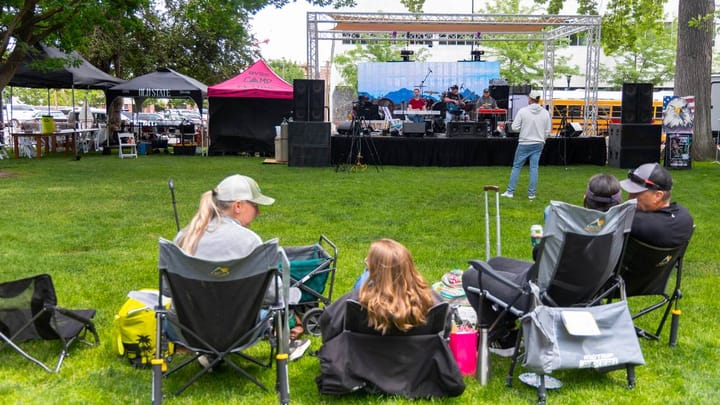 Musician disrupts sparsely attended “Straight Pride” event with pro-trans performance