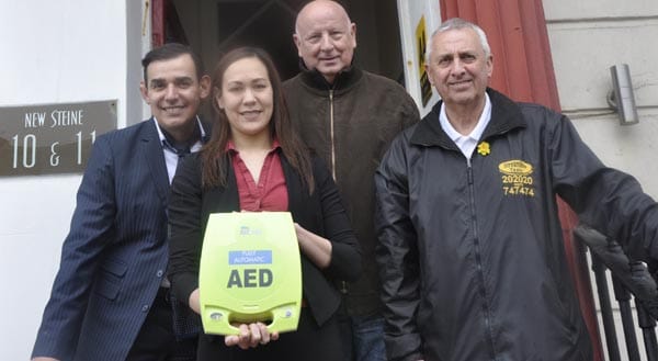 Streamline Taxis donate defibrillator