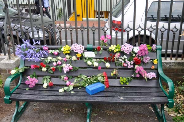 Memorial benches to ‘Mouse and Gloria’ dedicated