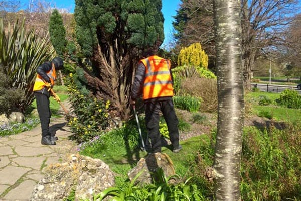 From fence laying to hedgerow cutting……offenders put to work in Brighton parks