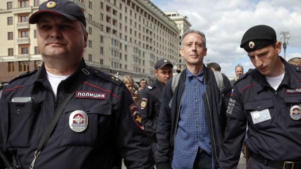 Tatchell released in Moscow