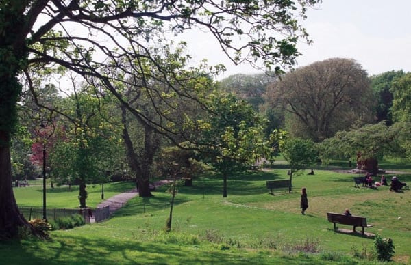 Queens Park – Pond or garden? It’s your choice!   