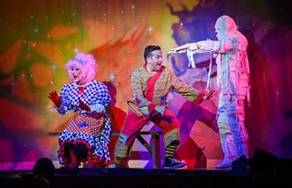 PANTO REVIEW: Aladdin @Pavilion Theatre, Worthing