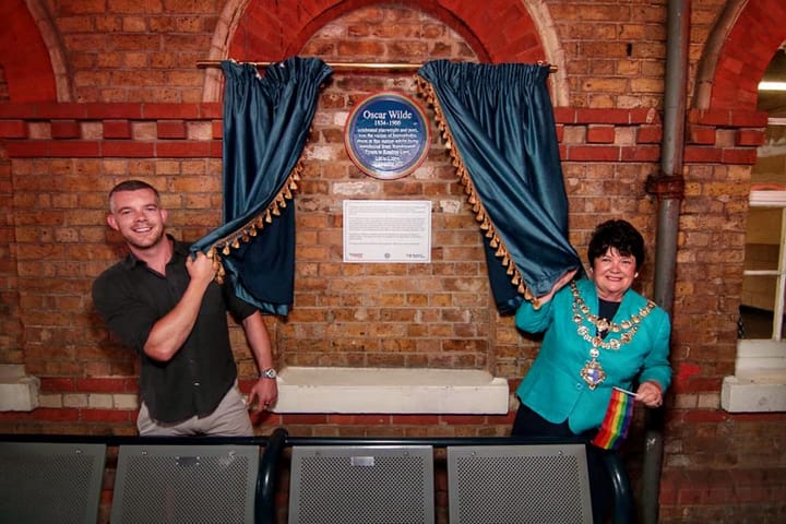 Oscar Wilde honoured with Rainbow Plaque
