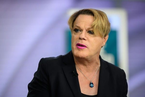 Eddie Izzard: “I consider being trans a superhero thing”