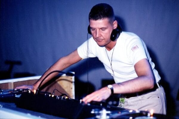 Legendary Nightingale Club DJ, Tony De Vit, honoured with blue plaque