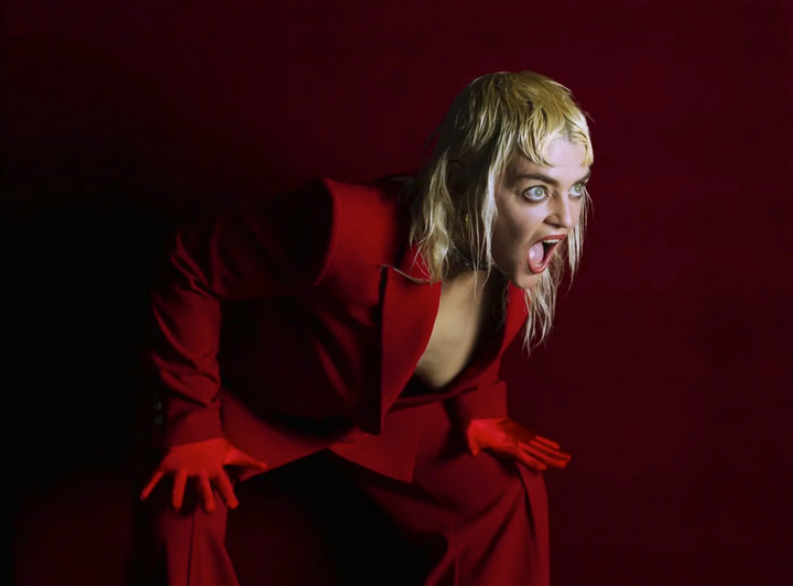 “It’s alien, it’s human, it’s pure queer rage and JOY.” Ziah Ziah returns with potent and fiery new single, ‘Change’