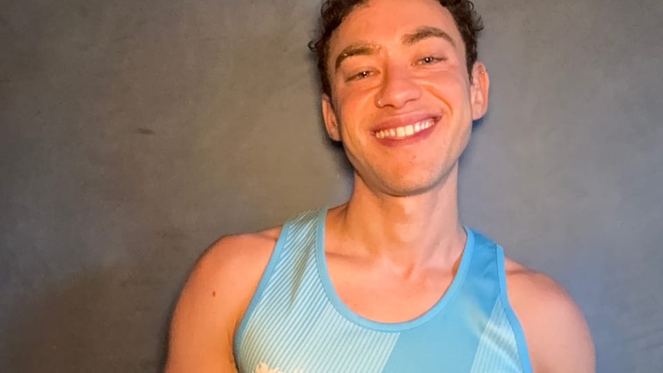 Olly Alexander joins TEAM BEACON to run Brighton Half Marathon