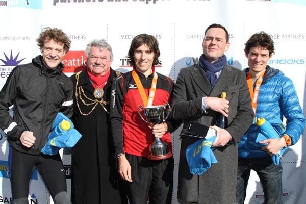 Mayor of Brighton & Hove and Sussex Beacon CEO, Simon Dowe present the male race winners