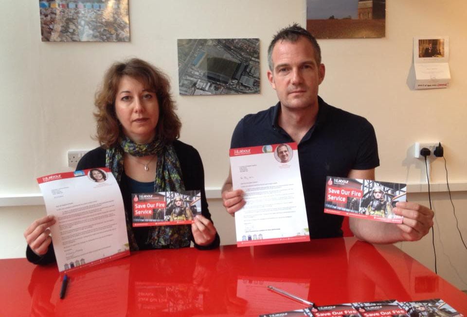 Nancy and Peter sign the letter to the Green councillors