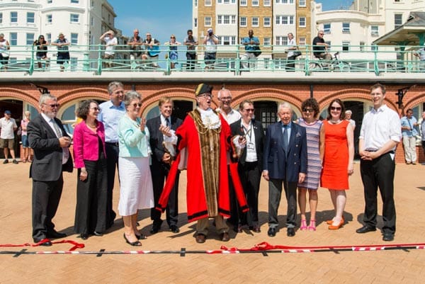 Mayor cuts the ribbon on i360