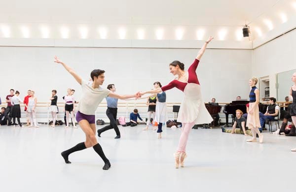 THE WINTER’S TALE: choreography - Christopher Wheeldon, music - Joby Talbot, designs - Bob Crowley, The Royal Ballet, The Royal Opera House, 2014, Photo: Johan Persson/www.perssonphotography.com