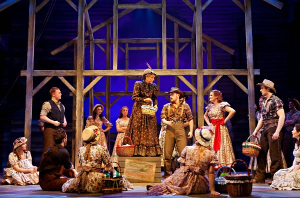 Belinda Lang as Aunt Eller (centre) with the cast of the National tour of OKLAHOMA! credit Pamela Raith