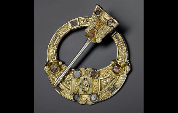 broach_944