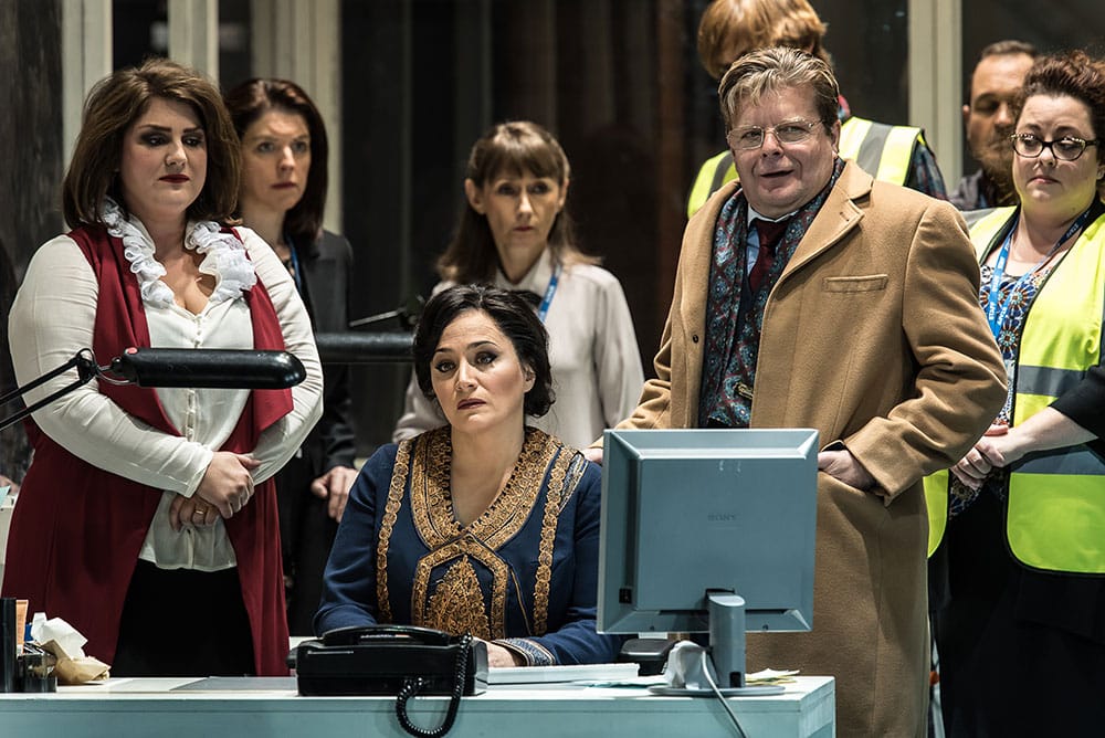 Lady Macbeth of Mtsensk with Patricia Racette, Peter Hoare and Chorus, c Clive Barda
